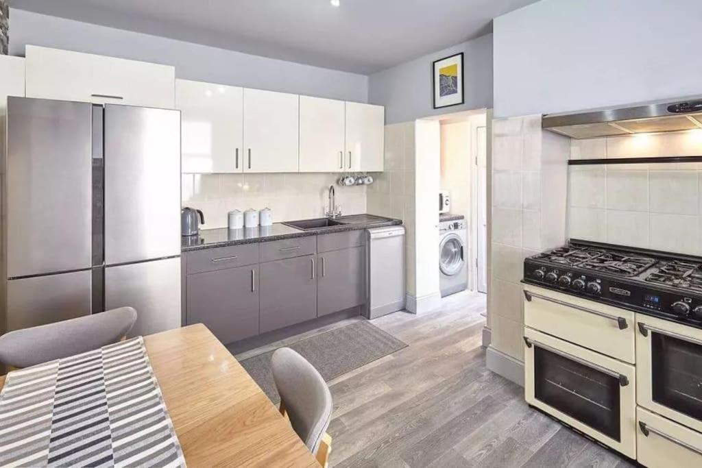 May House 3 Bedroomed House Γουίτμπι Εξωτερικό φωτογραφία